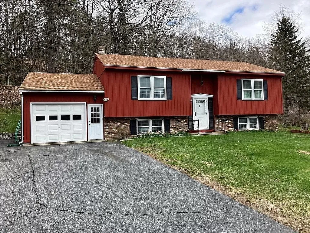 54 Gifford Road Hartford VT 05001