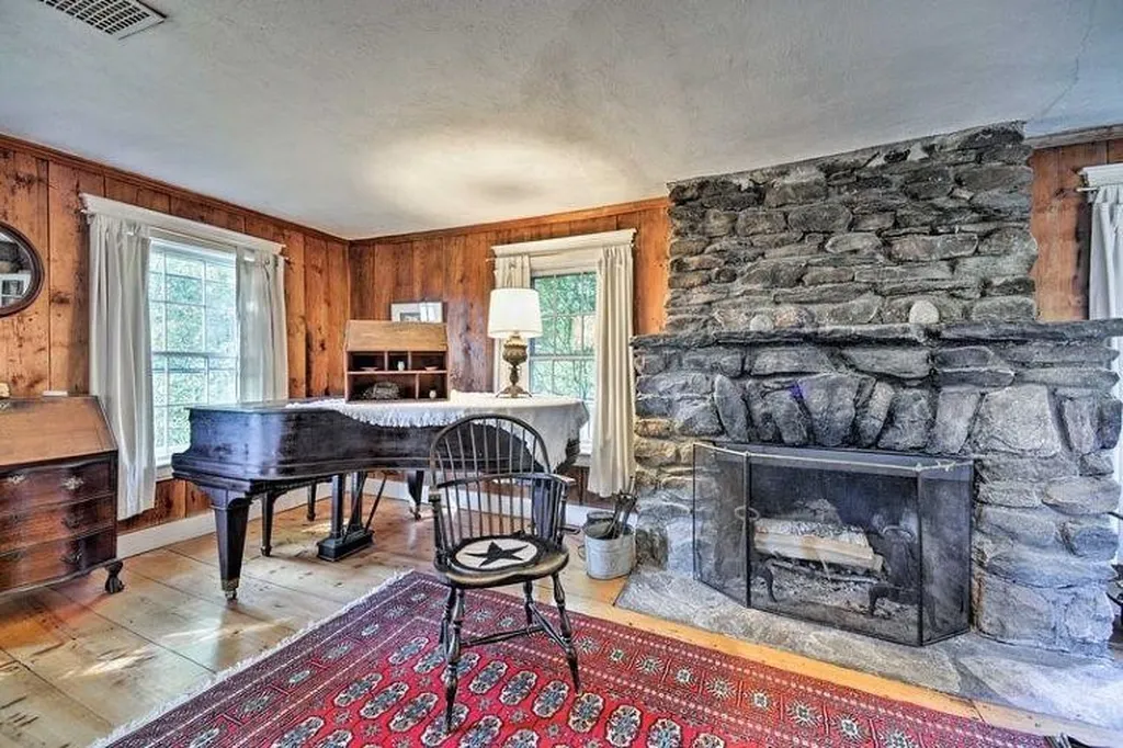 1070 Hells Peak Road Londonderry VT 05418