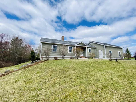 18 Mountain View Drive Enfield NH 03748