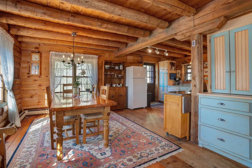 211 Wood Road Hartford VT 05059