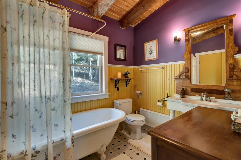 211 Wood Road Hartford VT 05059