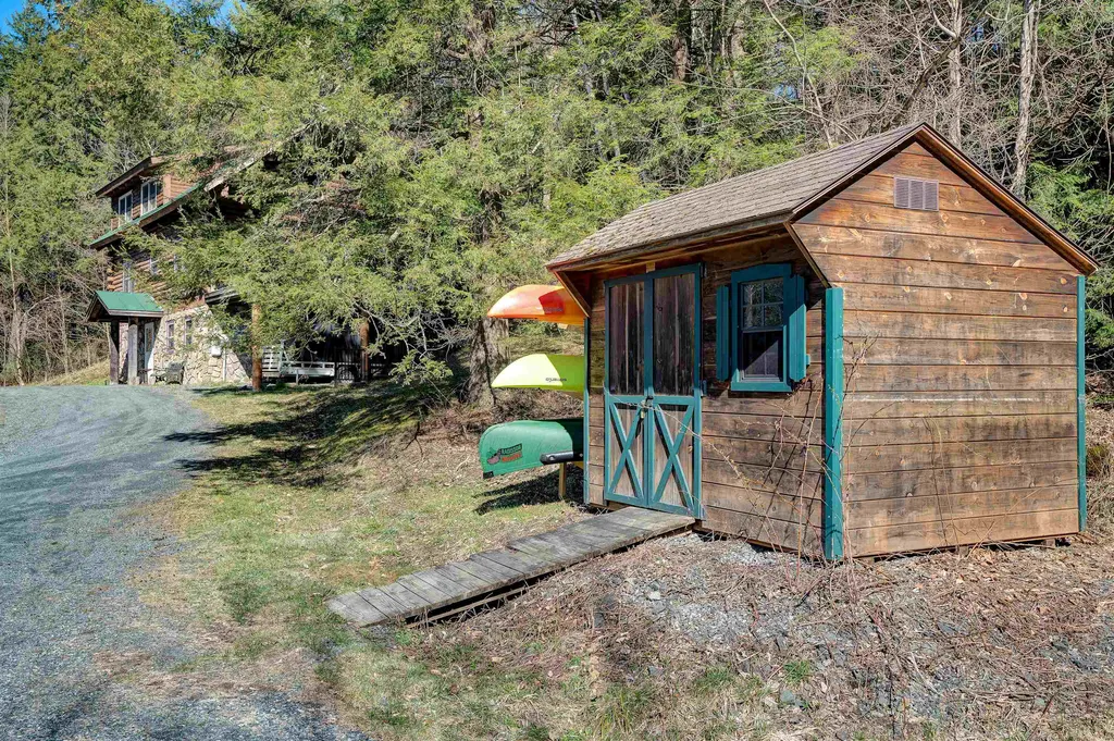 211 Wood Road Hartford VT 05059