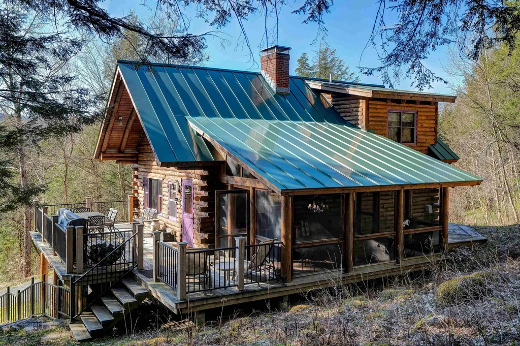 211 Wood Road Hartford VT 05059
