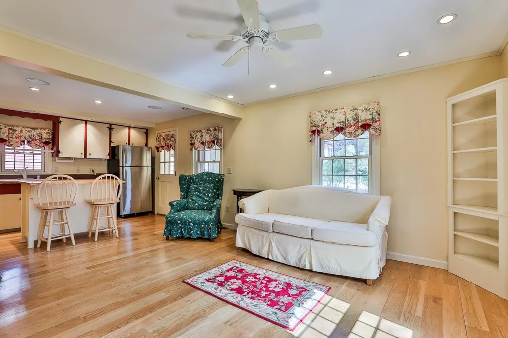 1 Cherokee Avenue Nashua NH 03062