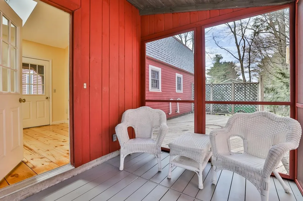 1 Cherokee Avenue Nashua NH 03062