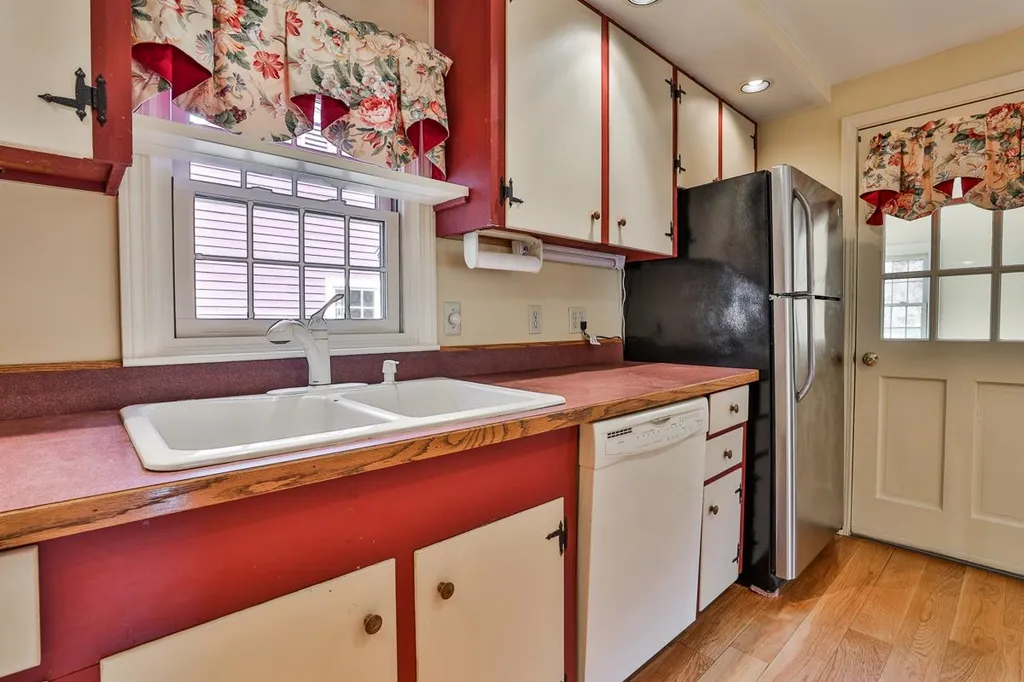 1 Cherokee Avenue Nashua NH 03062