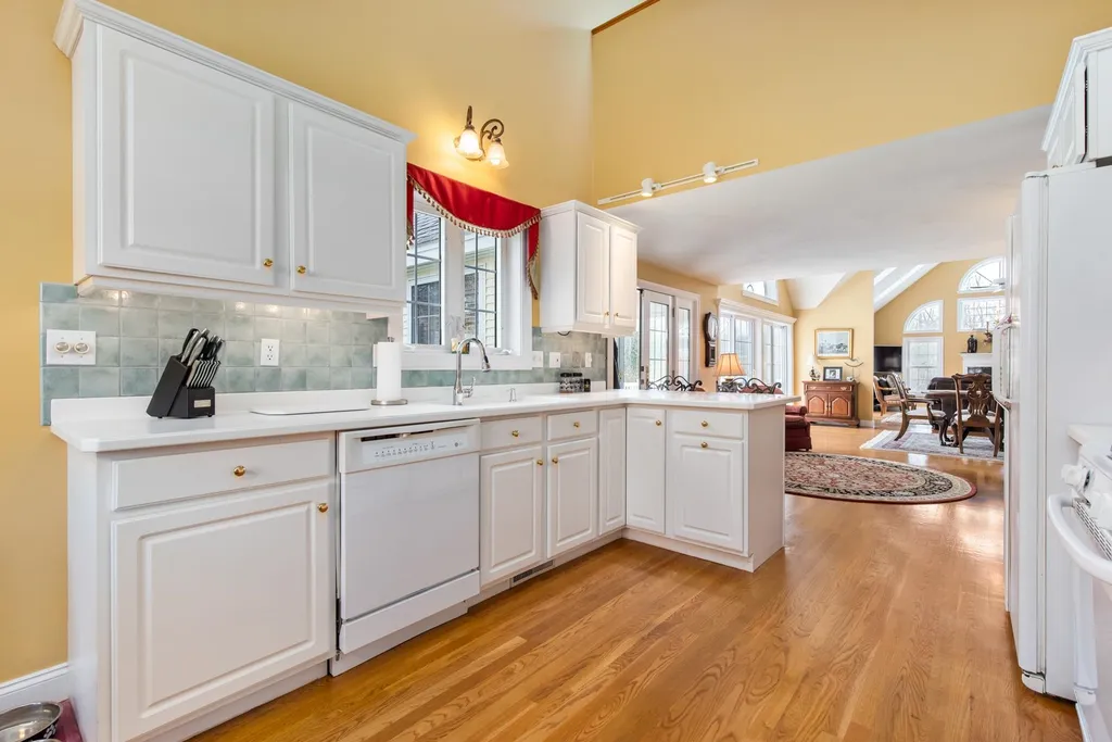 59 Hampton Meadows Hampton NH 03842