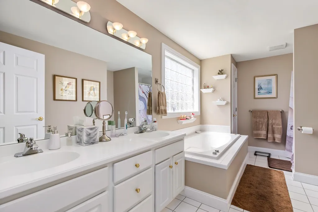 59 Hampton Meadows Hampton NH 03842