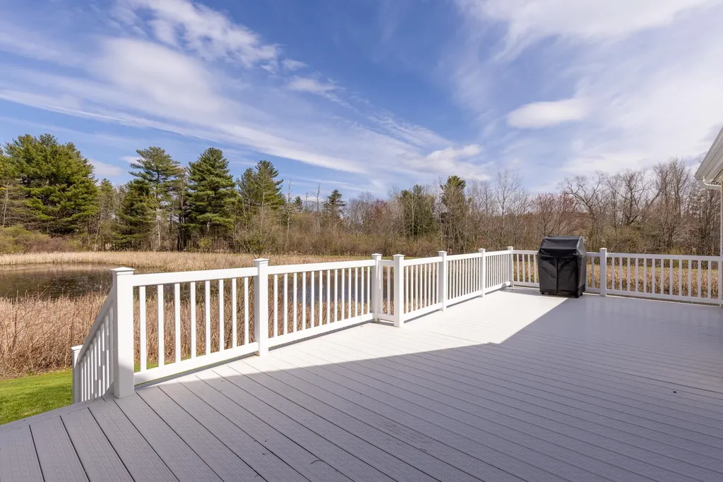 59 Hampton Meadows Hampton NH 03842