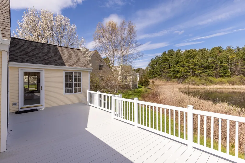 59 Hampton Meadows Hampton NH 03842