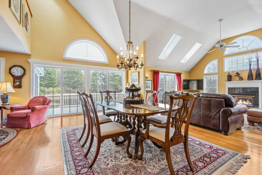 59 Hampton Meadows Hampton NH 03842