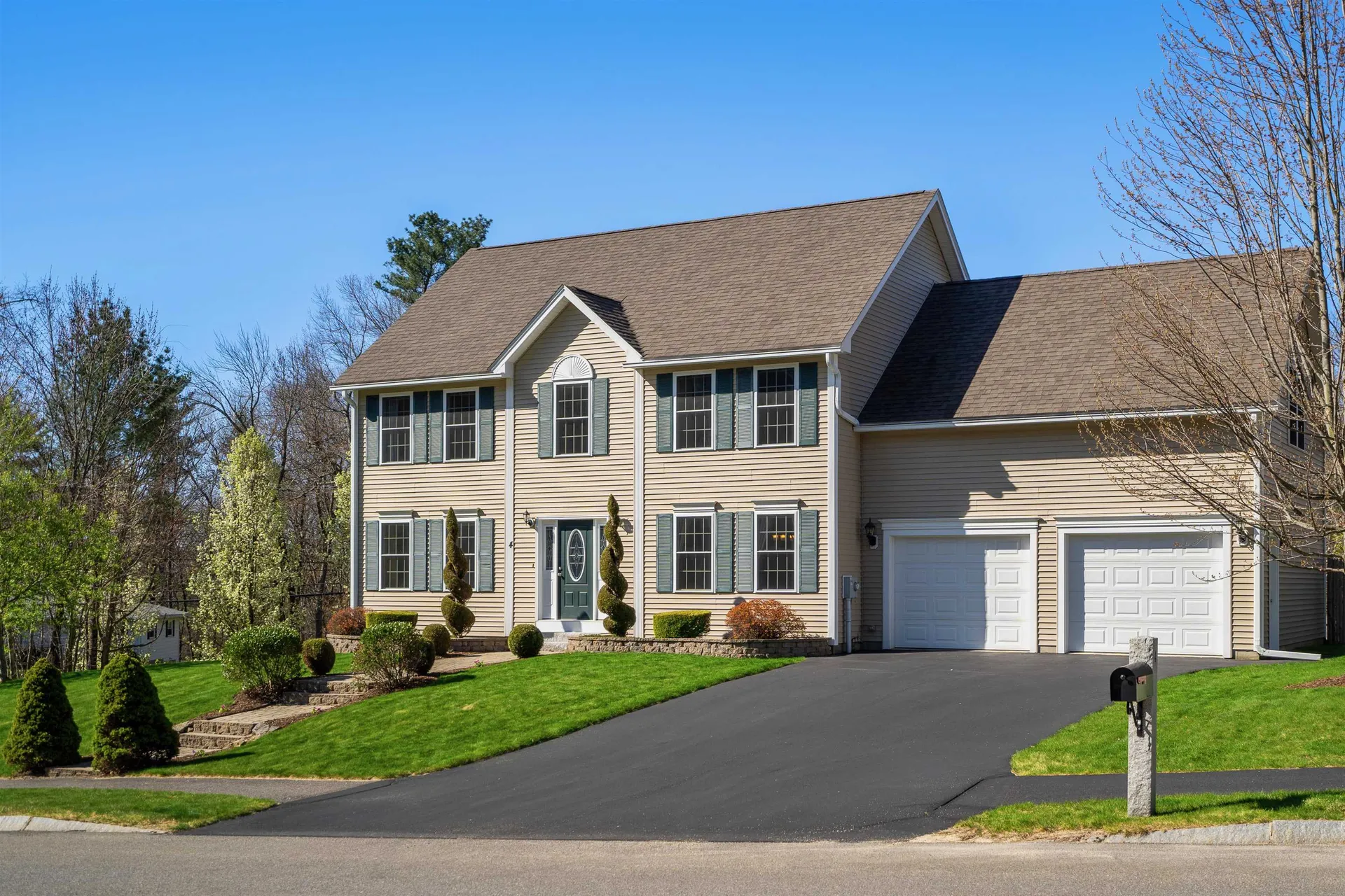 4 Empire Circle Hudson NH 03051