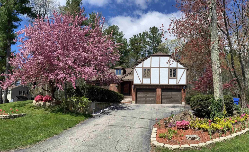 18 Ross Drive Londonderry NH 03053