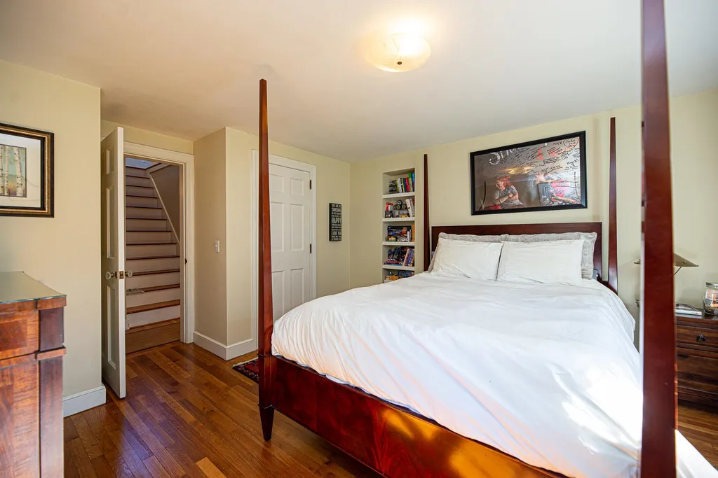 10 Old Amesbury Road Kensington NH 03833