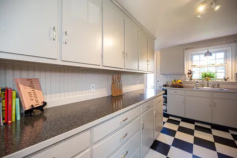 10 Old Amesbury Road Kensington NH 03833