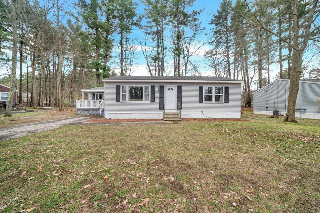 22 Erie Circle Nashua NH 03062