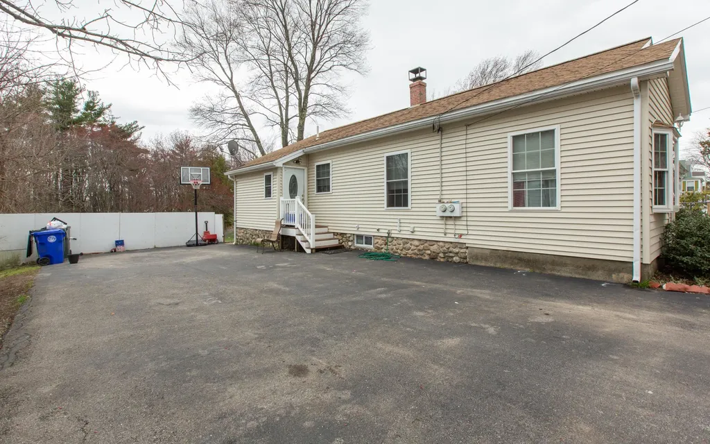 177 S Mammoth Road Manchester NH 03109