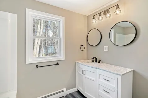 62 Hutchins Street Concord NH 03303