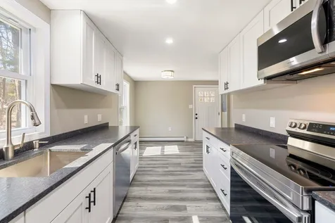 62 Hutchins Street Concord NH 03303