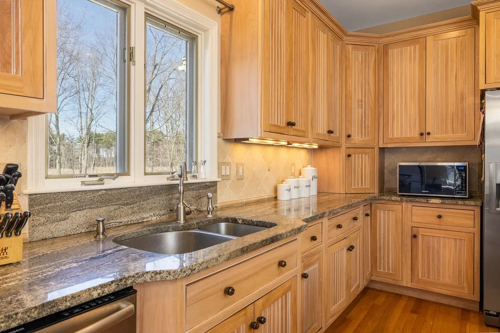 9 Nersesian Way Hampton NH 03842