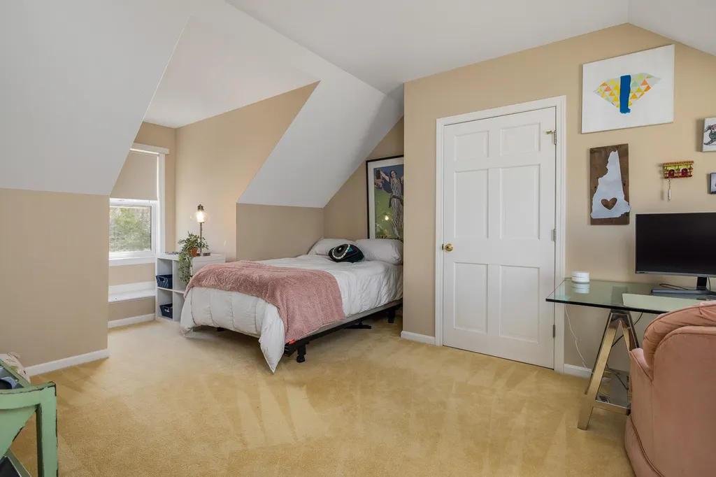 9 Nersesian Way Hampton NH 03842