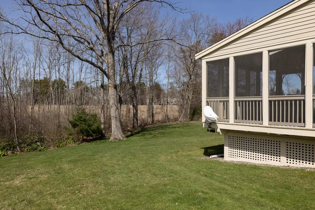 9 Nersesian Way Hampton NH 03842