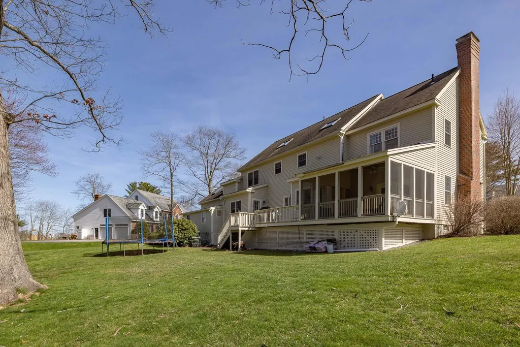 9 Nersesian Way Hampton NH 03842