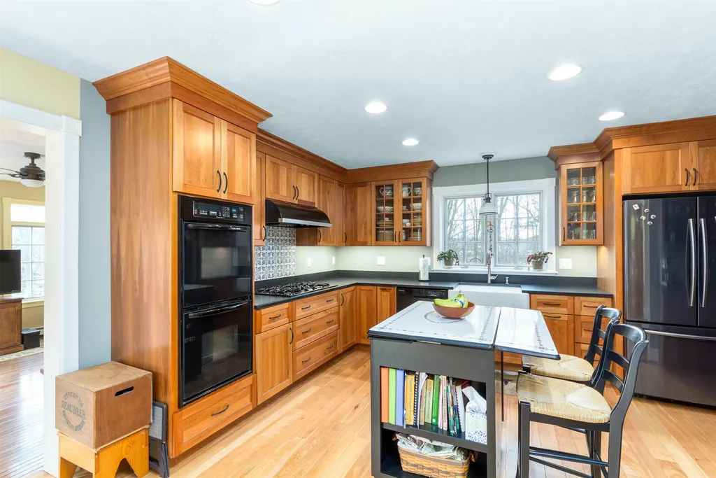 153 Postiche Lane Hinesburg VT 05461