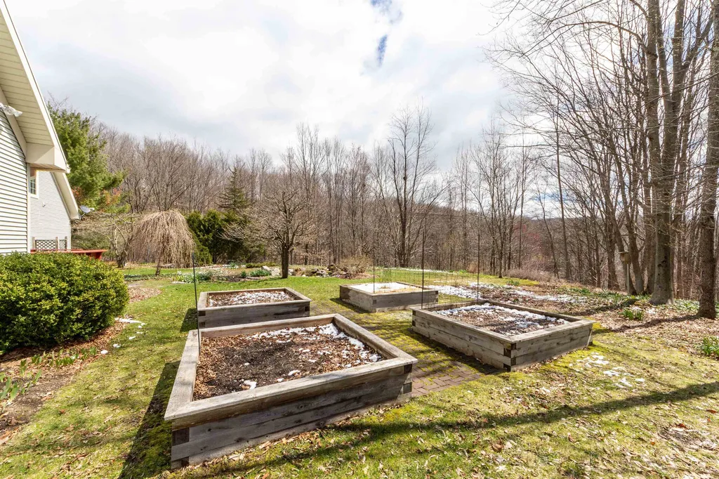 153 Postiche Lane Hinesburg VT 05461