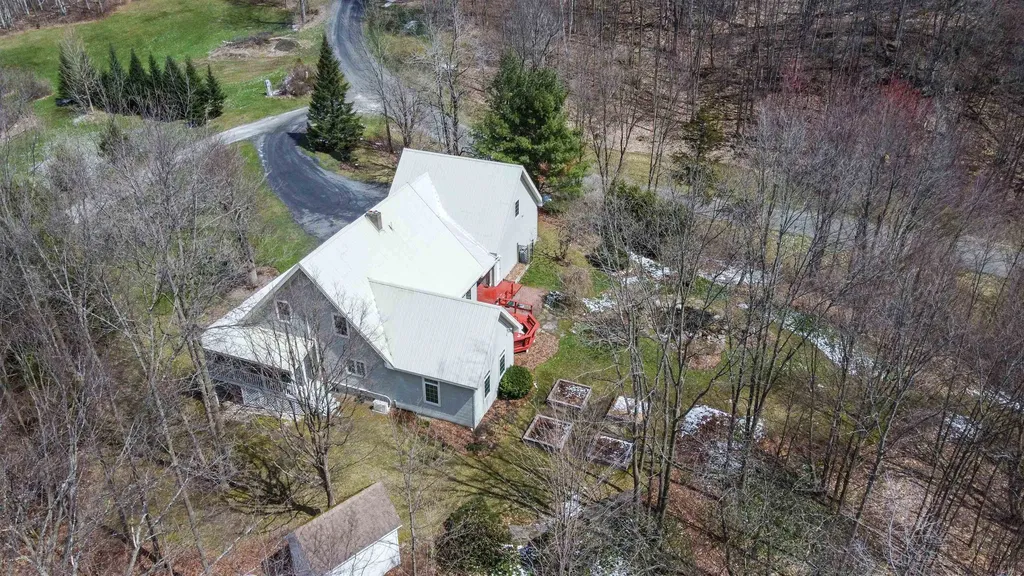 153 Postiche Lane Hinesburg VT 05461