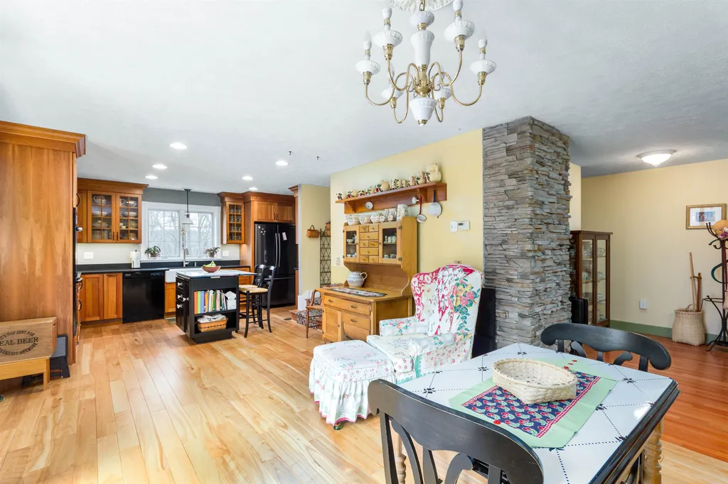 153 Postiche Lane Hinesburg VT 05461