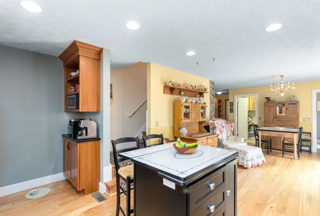 153 Postiche Lane Hinesburg VT 05461