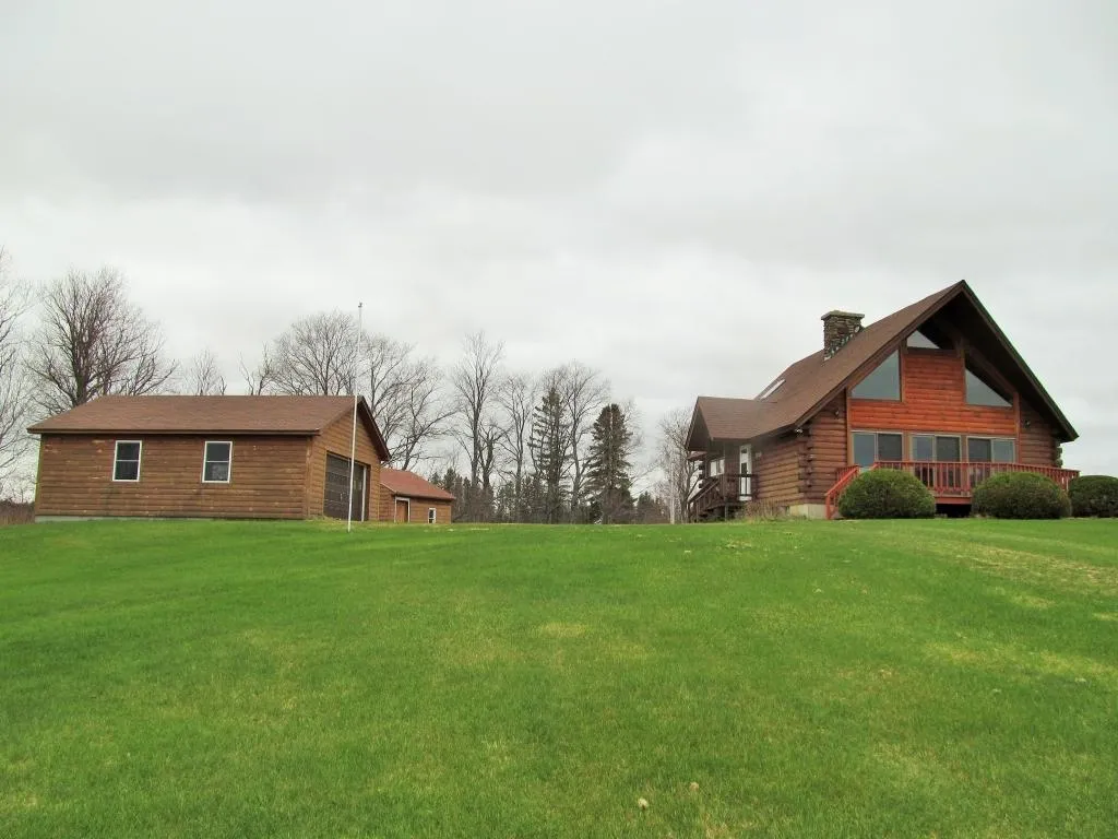 32 Kings Highway Colebrook NH 03576