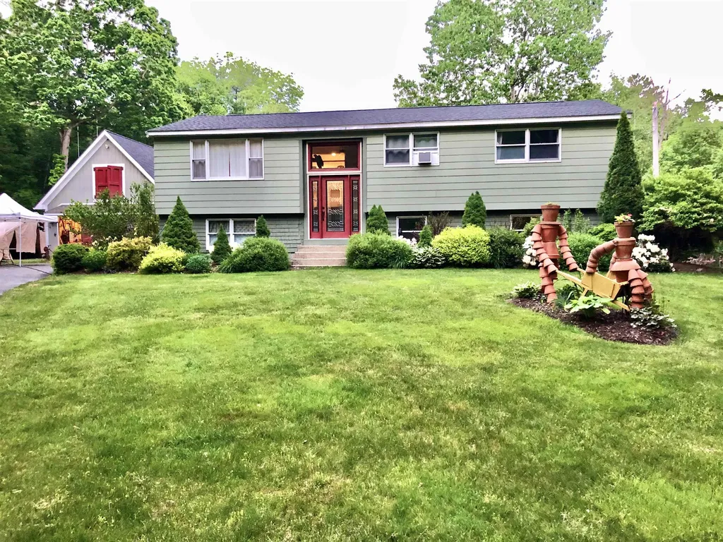 79 Seaverns Bridge Road Amherst NH 03031