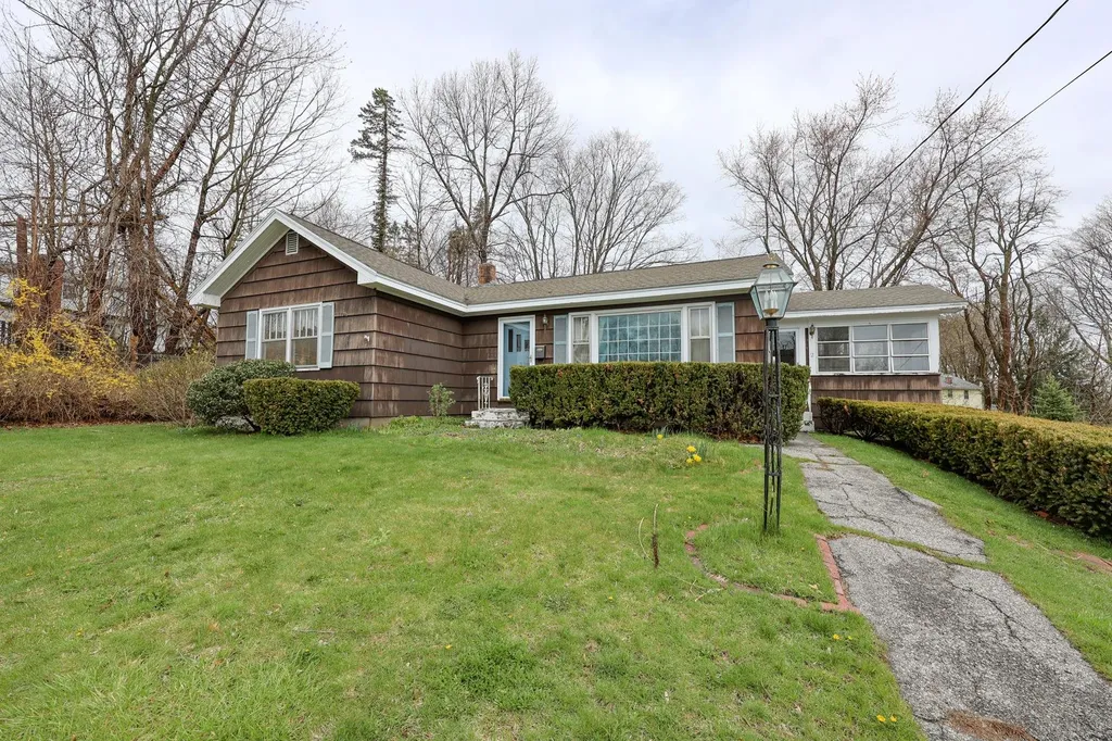 2 Girouard Avenue Nashua NH 03064