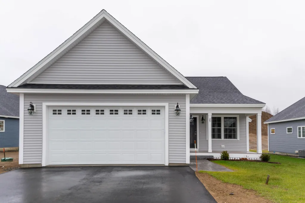 25 Mulberry Lane Epping NH 03042