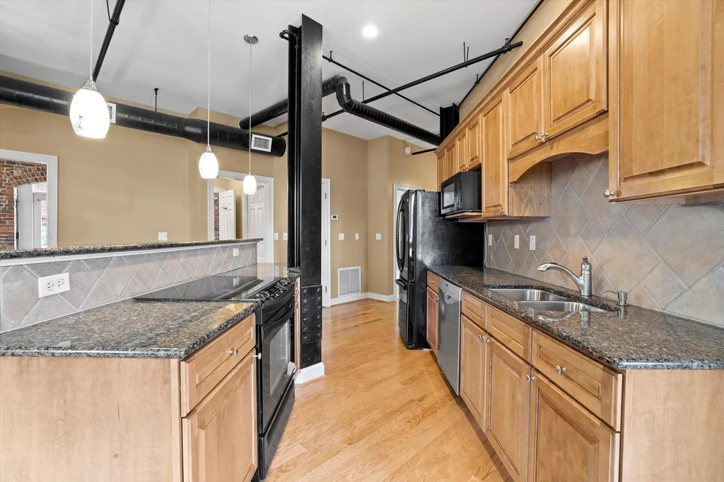 6 Bay Road Newmarket NH 03857