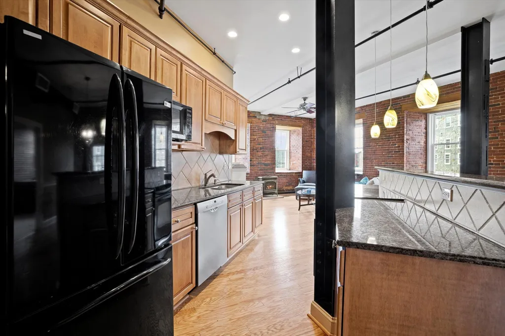 6 Bay Road Newmarket NH 03857