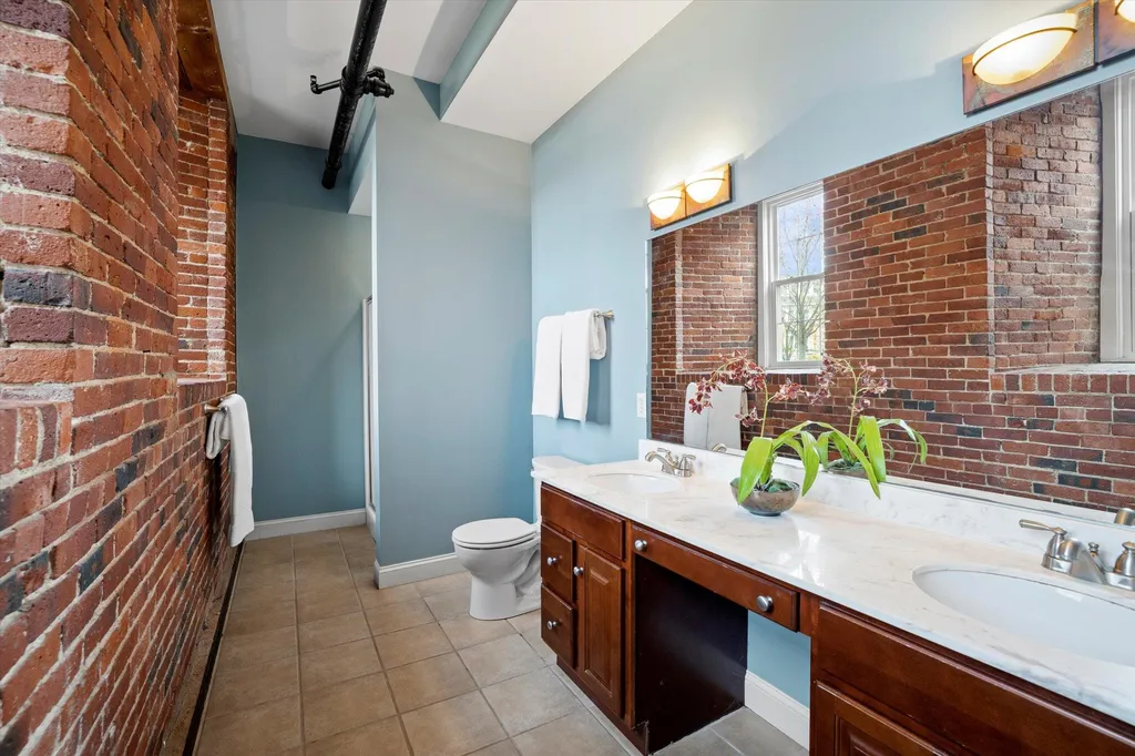 6 Bay Road Newmarket NH 03857