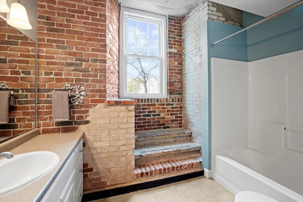 6 Bay Road Newmarket NH 03857