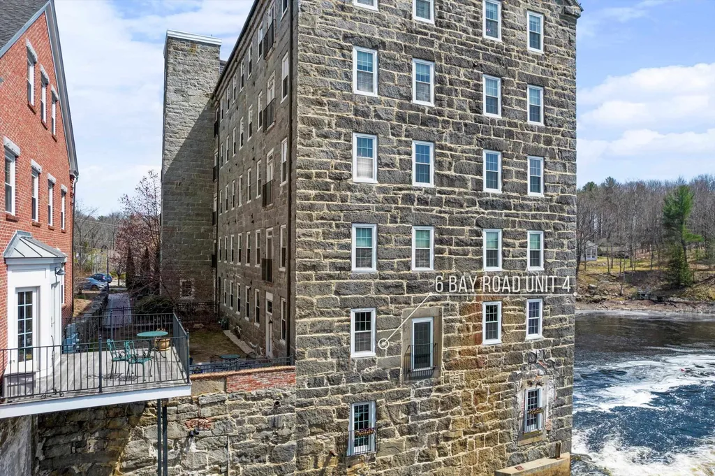 6 Bay Road Newmarket NH 03857
