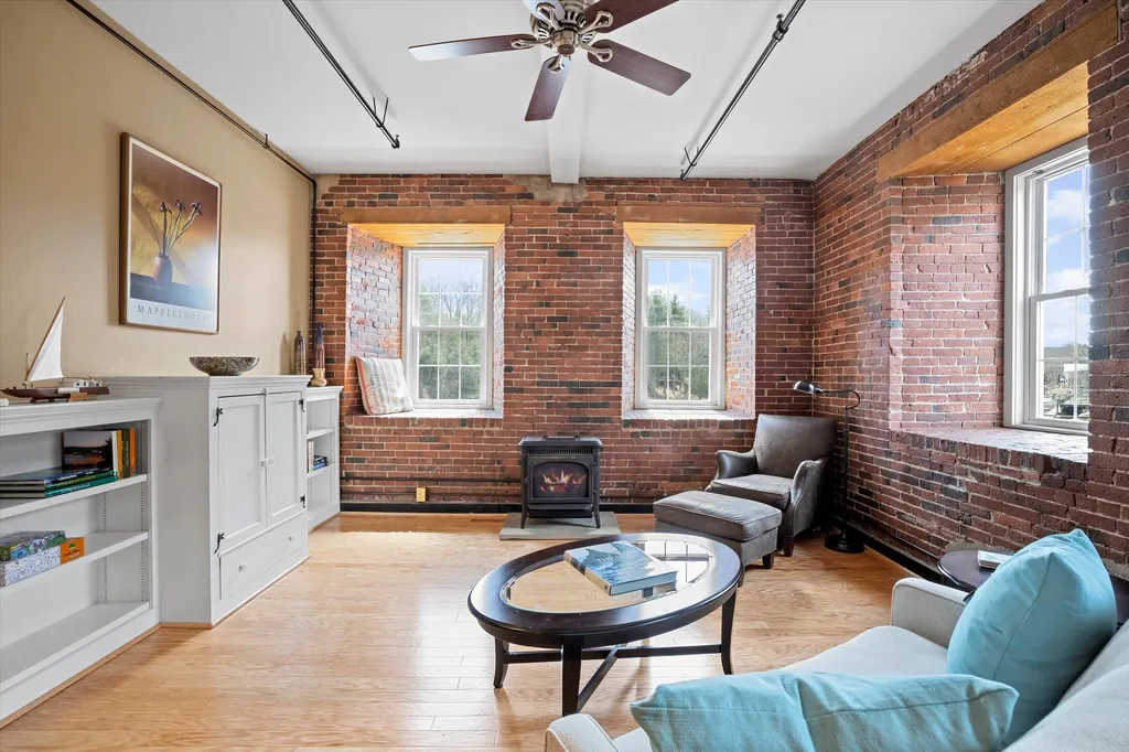 6 Bay Road Newmarket NH 03857