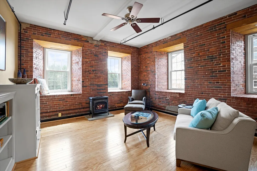 6 Bay Road Newmarket NH 03857