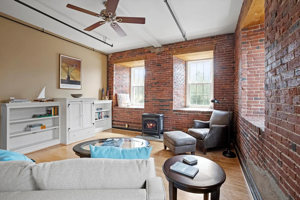6 Bay Road Newmarket NH 03857