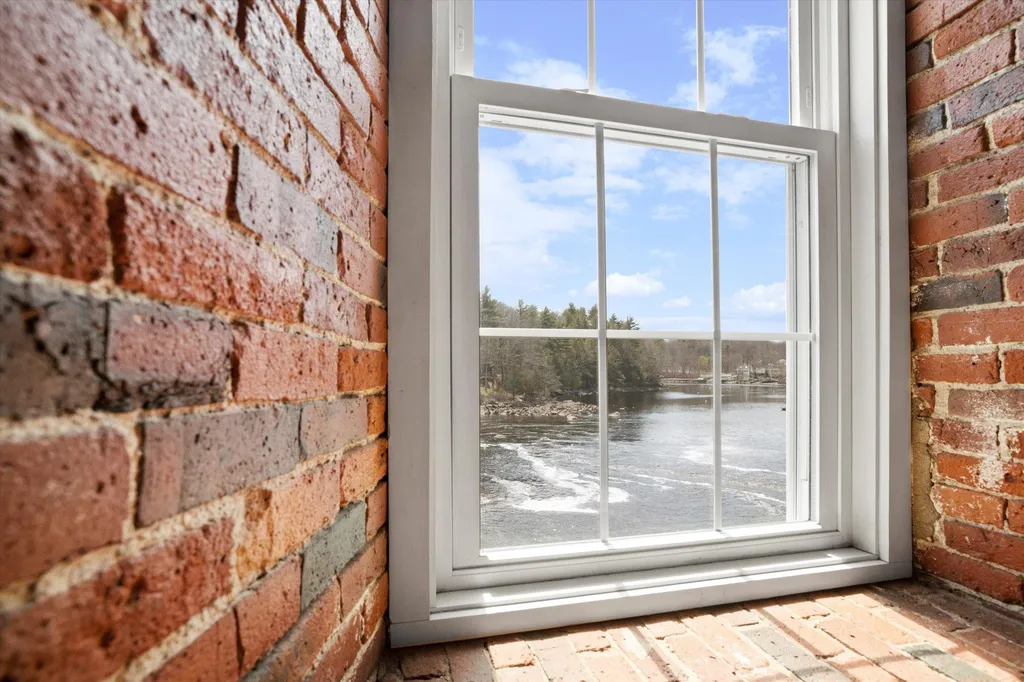 6 Bay Road Newmarket NH 03857