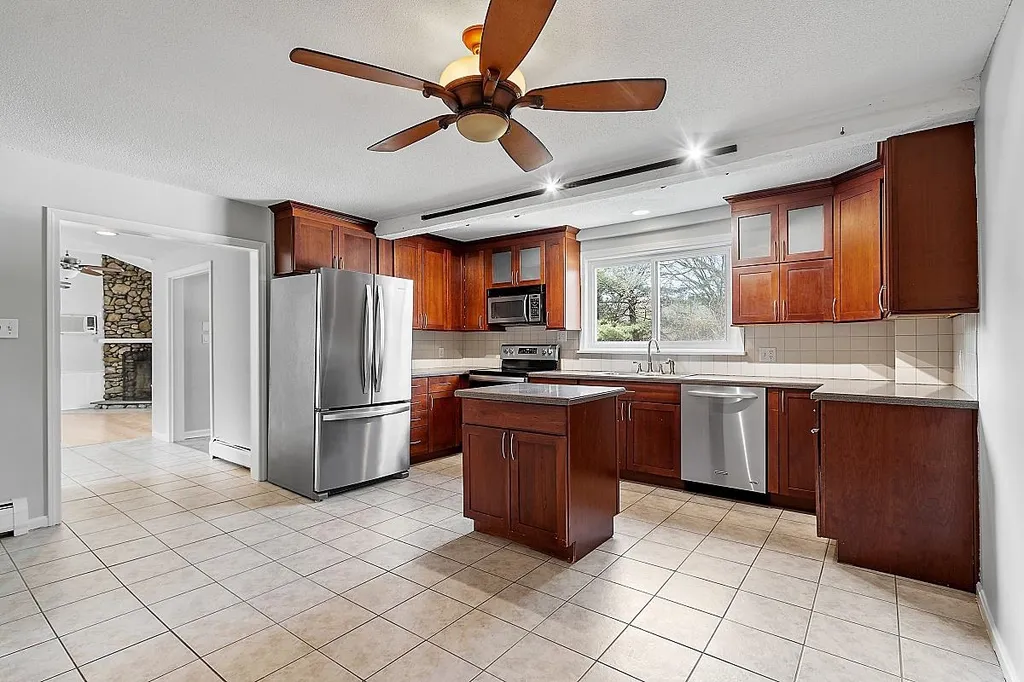 81 N Lowell Road Windham NH 03087