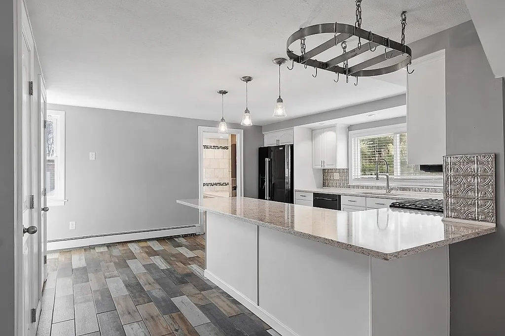 81 N Lowell Road Windham NH 03087