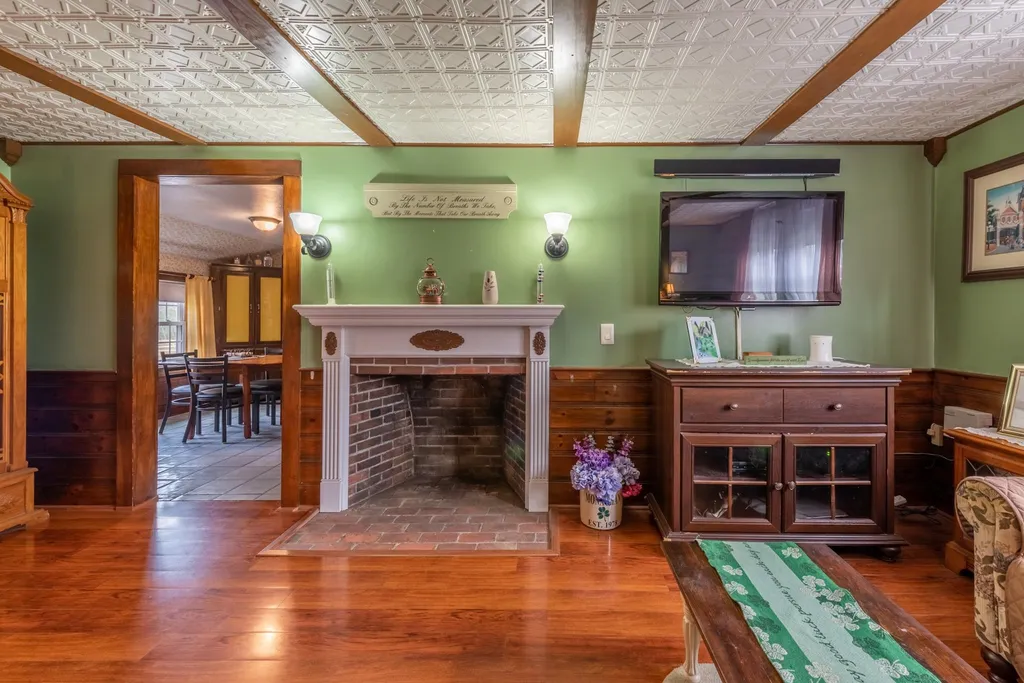 165 West Main Street Warner NH 03278
