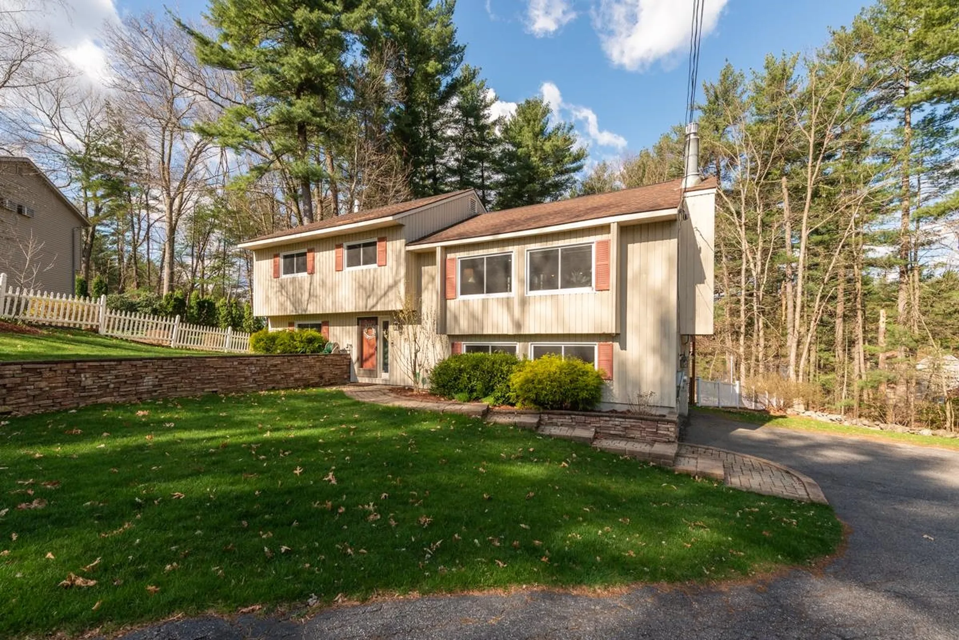 19 Madera Circle Nashua NH 03062