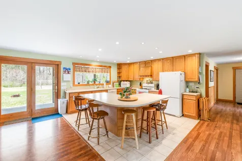 10 Wallys Way Newport NH 03773
